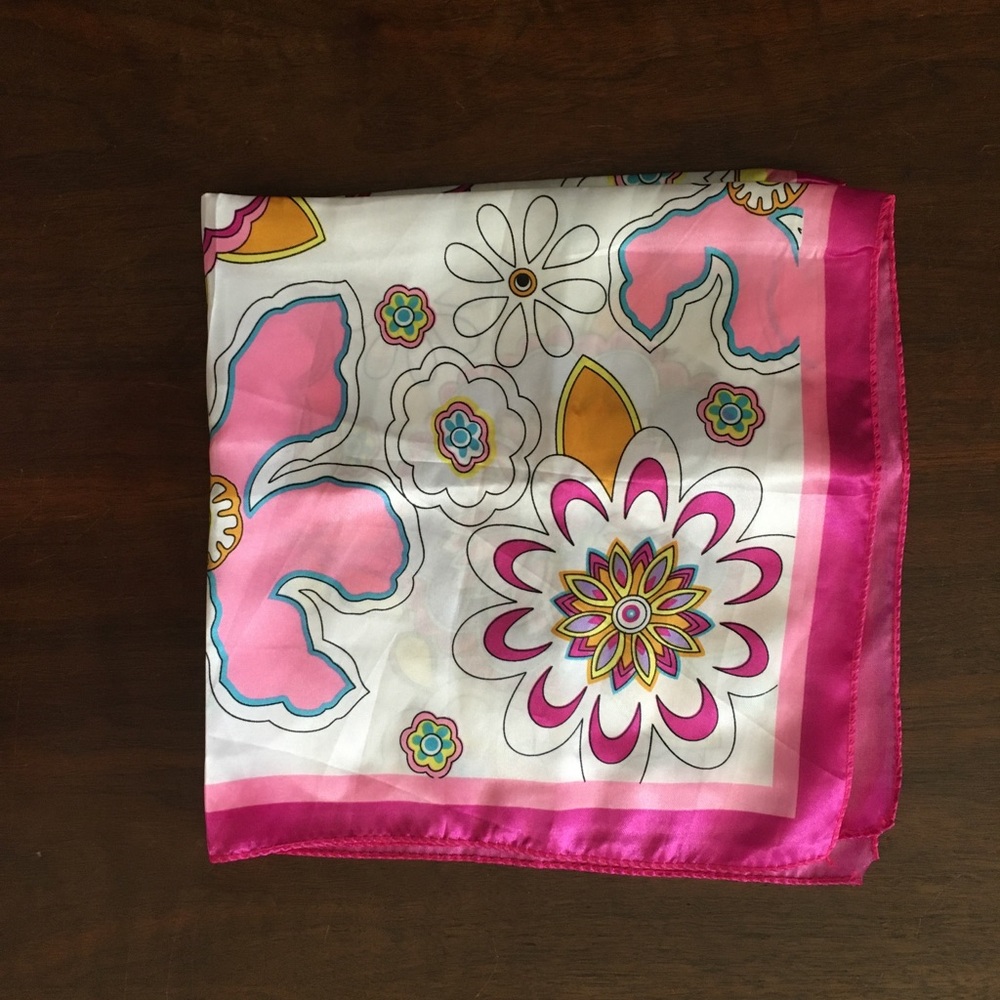 Scarf / handkerchief